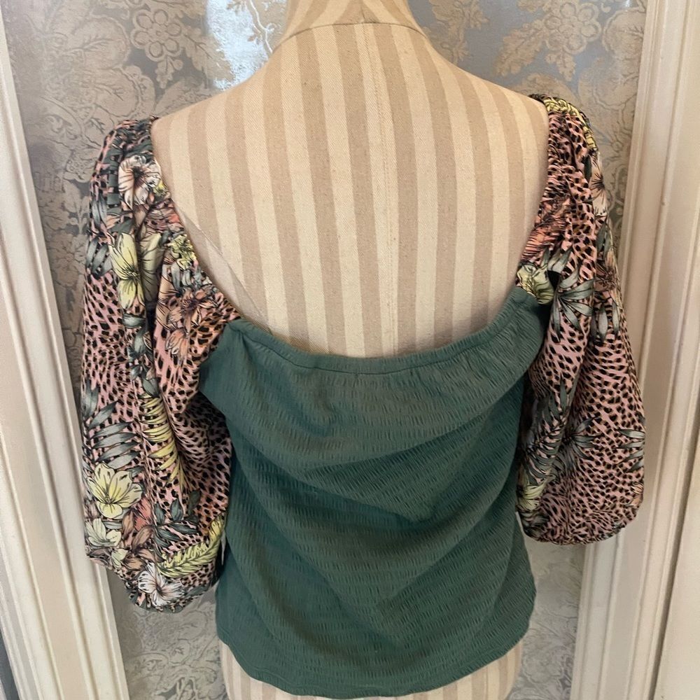 PRETTY Smocked Anthropologie Romance Top! - Picture 14 of 16